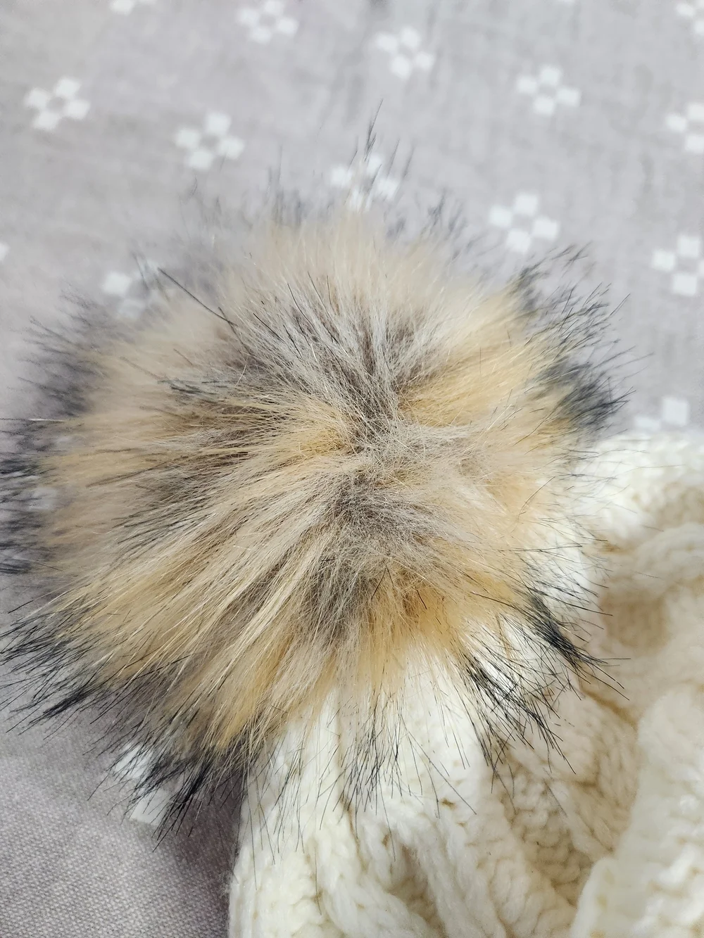 J. Crew Cream Cable-Knit Beanie with Brown Faux-Fur Pom adults one size ag533